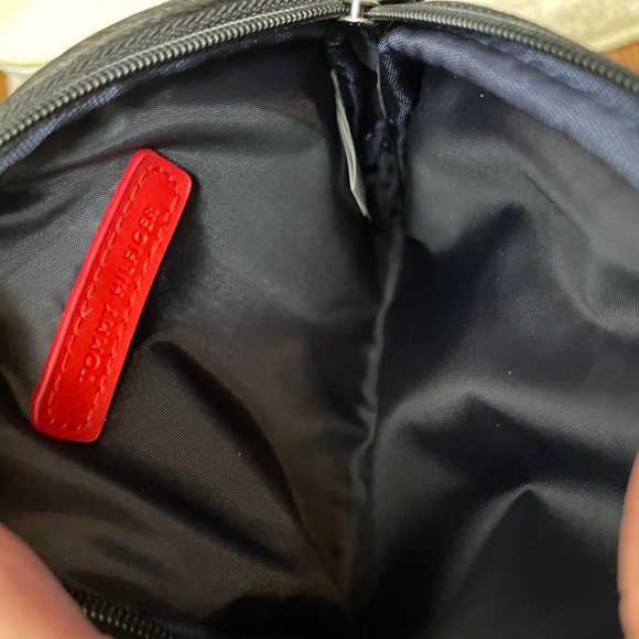 Tommy Hilfiger Make-Up Bags - Picture 7 of 7